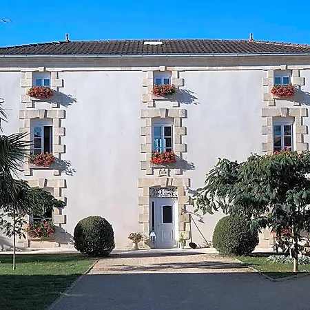 Montaillon D'hotes Bed and Breakfast