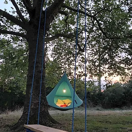Montaillon D'hotes Bed and Breakfast 4*
