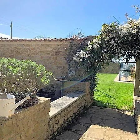 Montaillon D'hotes Bed and Breakfast